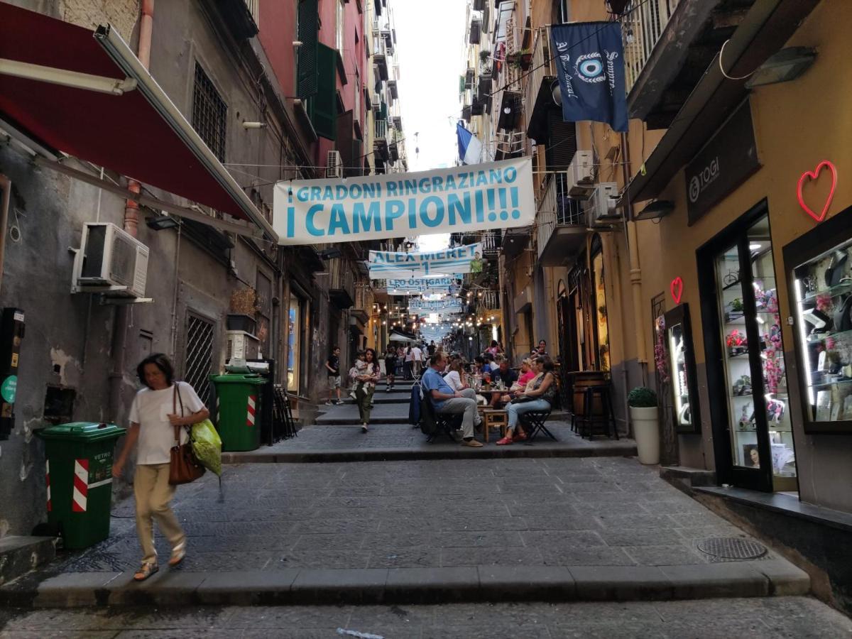 Apartmán O'Tuocc A Chiaia Neapol Exteriér fotografie