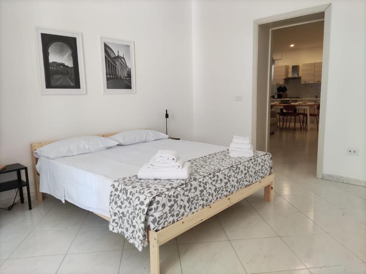 Apartmán O'Tuocc A Chiaia Neapol Exteriér fotografie