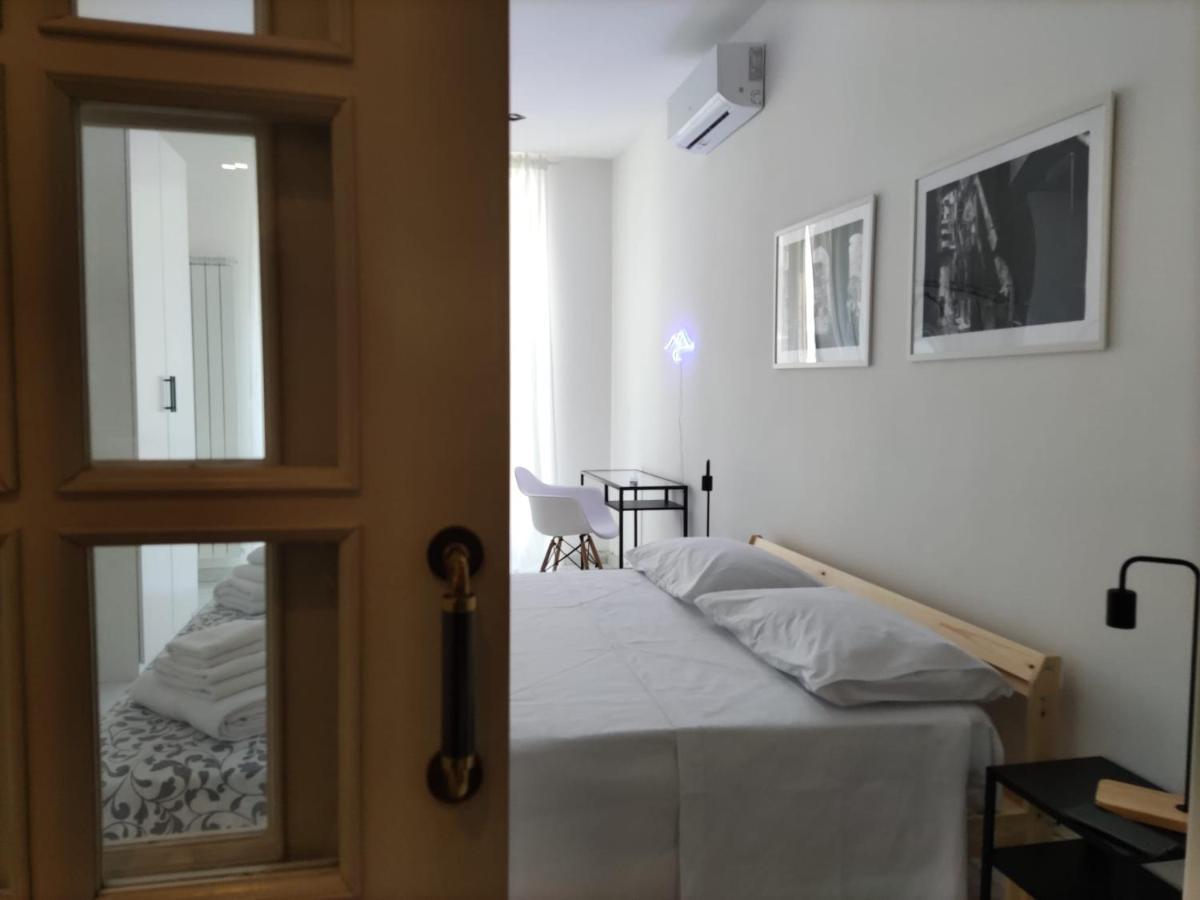 Apartmán O'Tuocc A Chiaia Neapol Exteriér fotografie