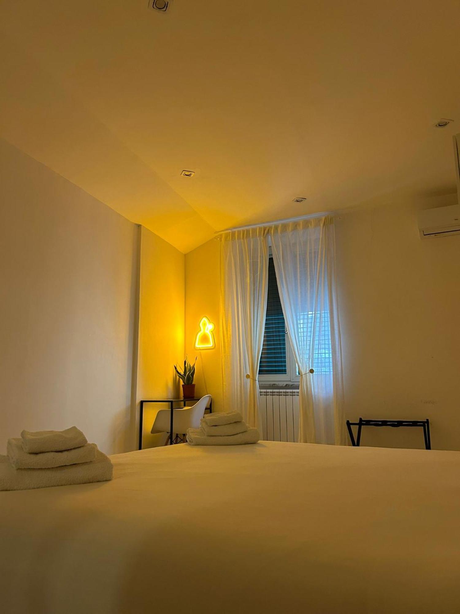 Apartmán O'Tuocc A Chiaia Neapol Exteriér fotografie
