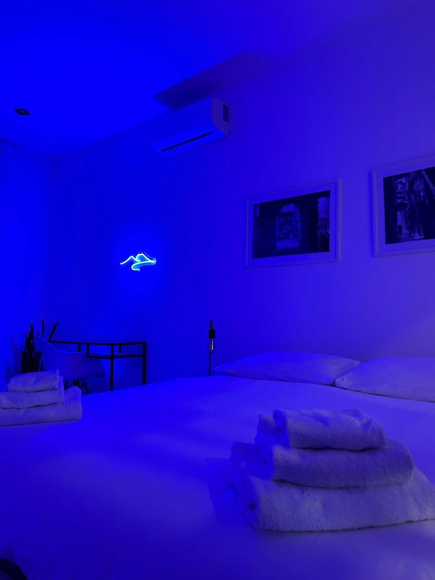 Apartmán O'Tuocc A Chiaia Neapol Exteriér fotografie